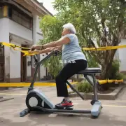 养老社区中有没有配备健身器材游泳池等运动设备供老年人使用呢？