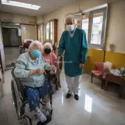 如何确定是否符合条件用于居住和照顾老人的需求呢？