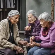 是否有专门的老年人护理人员来照顾这些老人的需求吗？如果有的话他们是如何培训管理以及激励他们的工作的？