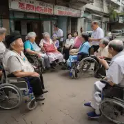 目前国内养老服务业的发展状况如何？是否有足够的养老服务护理人员来满足需求？
